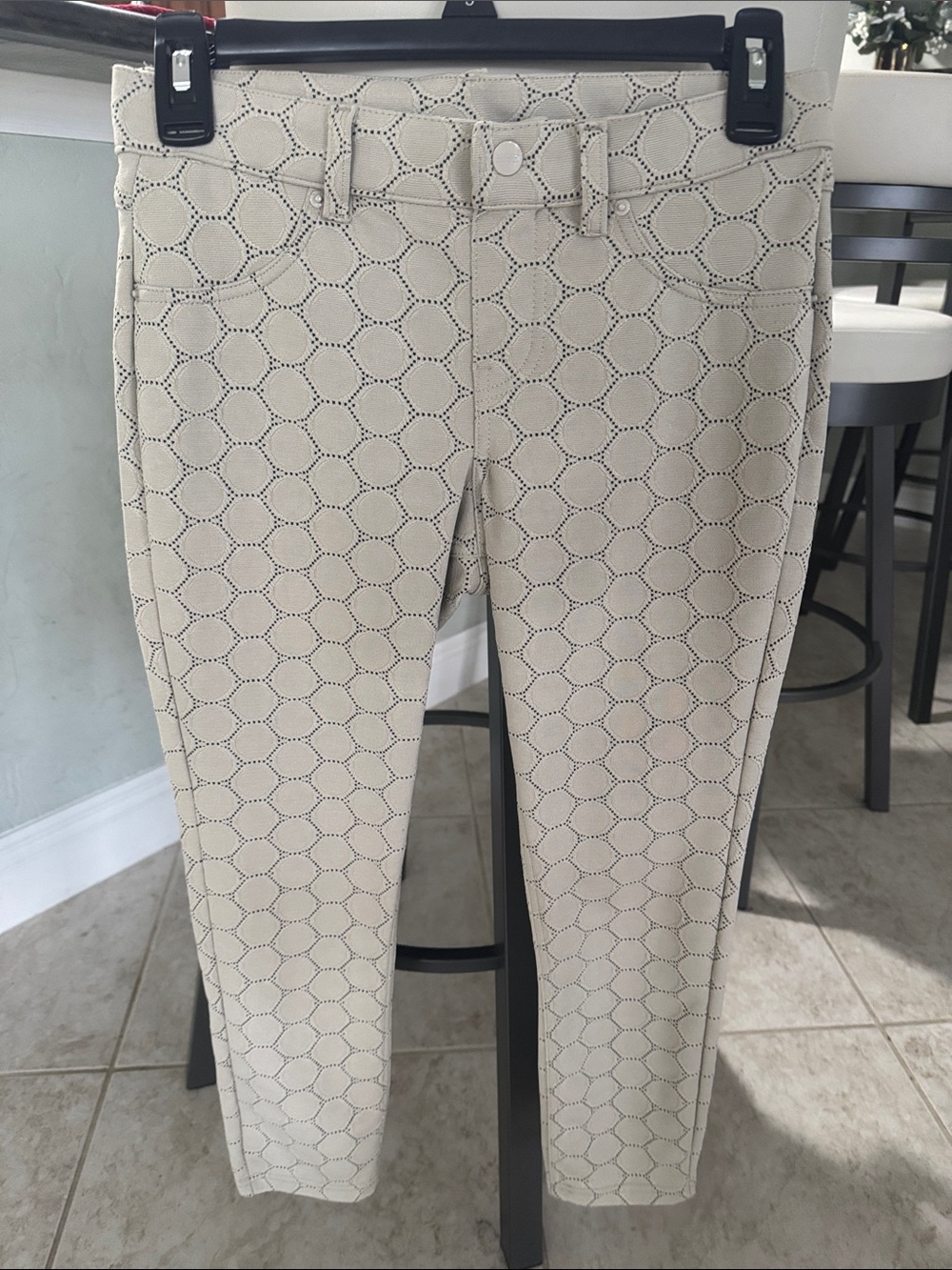 HUE Beige Hex-Pattern Jeggings